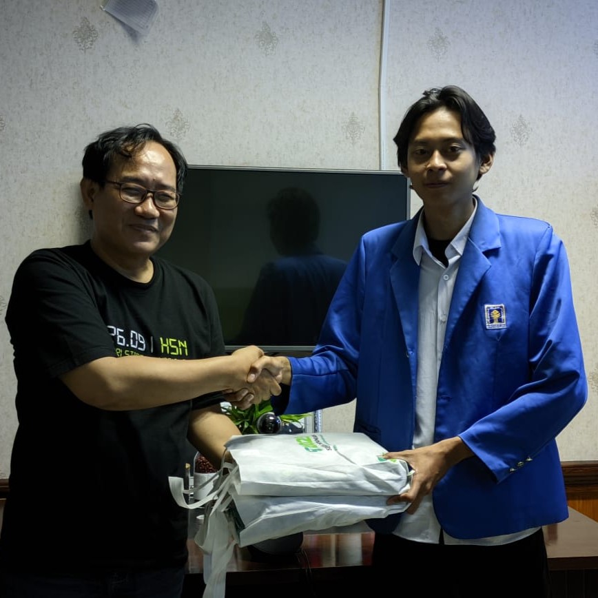 Afghan shaking hands with a supervisor at the end of his internship at BPS West Java Province